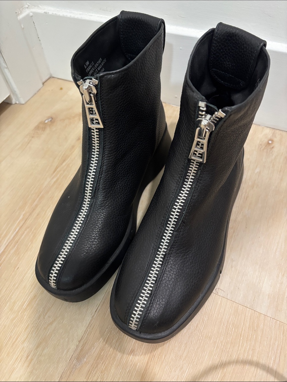 Aerosoles Black Front-Zip Leather Ankle Boots with Center Zipper 6.5 like new